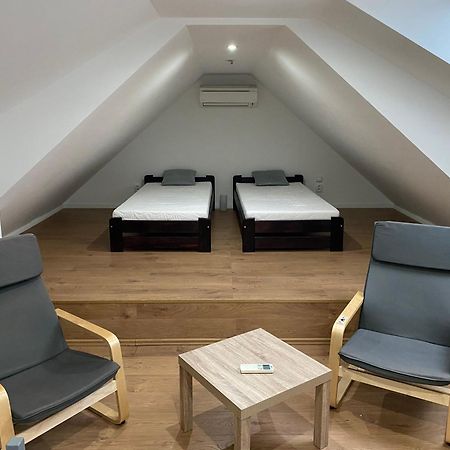 Spacious Apartment In Town Centre Nové Zámky Dış mekan fotoğraf