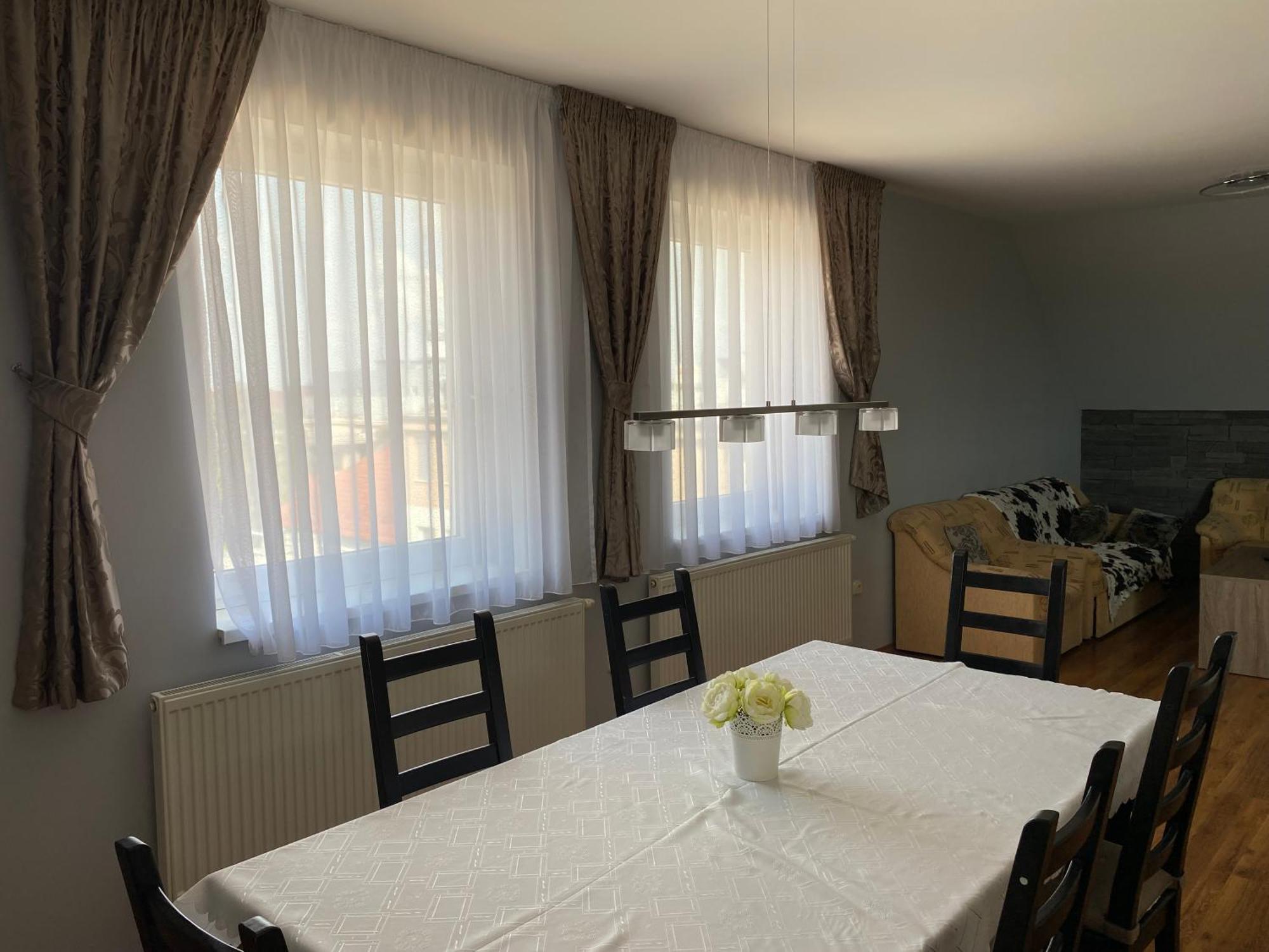 Spacious Apartment In Town Centre Nové Zámky Dış mekan fotoğraf