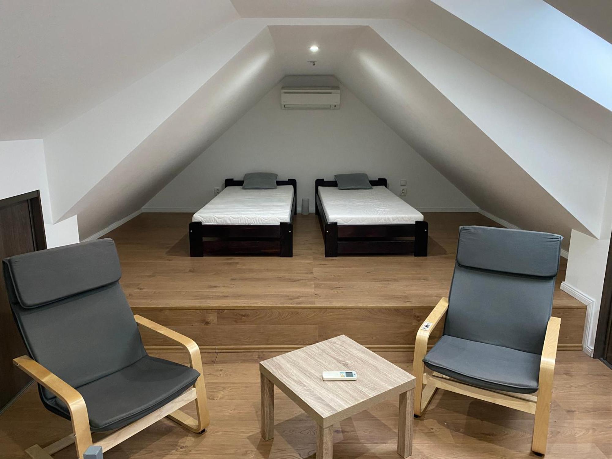Spacious Apartment In Town Centre Nové Zámky Dış mekan fotoğraf