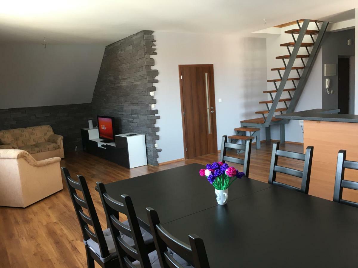 Spacious Apartment In Town Centre Nové Zámky Dış mekan fotoğraf